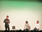 かつてのギャグを披露するヒロシ。