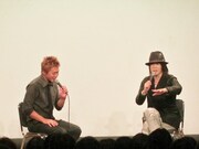 呼んでもないのにラジオに来ることや、かつてたくさんの服やアクセサリーをあげたことを次々語る京本。