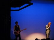 ギターの生演奏で披露した「ヒロシです」。