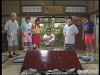 「カスペ！『ドリフ大爆笑 加トちゃんケンちゃん光子ちゃんスペシャル』」より。ドリフターズと森光子（右から2番目）。