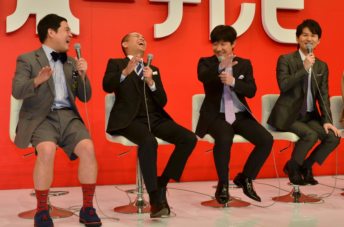 タカアンドトシとウッチャンナンチャン（左から）。