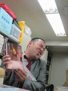 「イングヴェイ・マルムスティーン自伝 Yng-Way ―俺のやり方」をプレゼントされ、イングヴェイ・マルムスティーンあるあるを「太りがち」と歌ったRG。