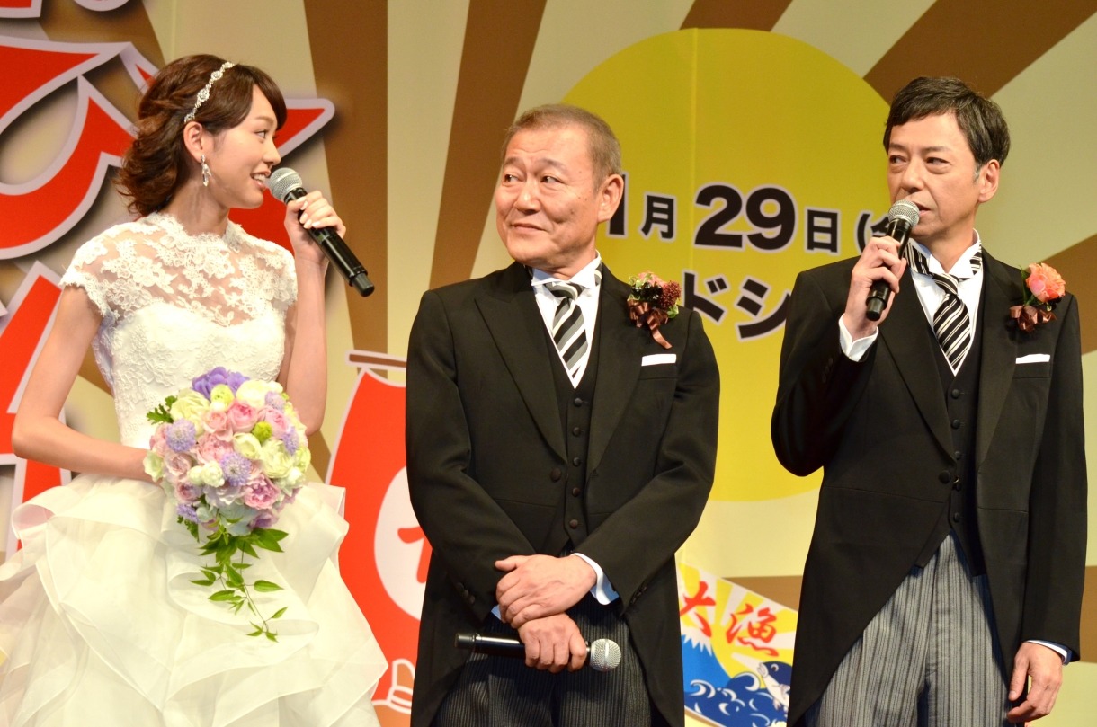 桐谷美玲、國村隼、板尾創路（左から）。