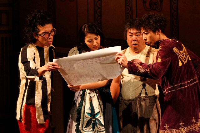 舞台「ライクドロシー」に出演する、片桐仁、長澤まさみ、ドランクドラゴン塚地、高橋一生（左から）。（撮影：板橋淳一）