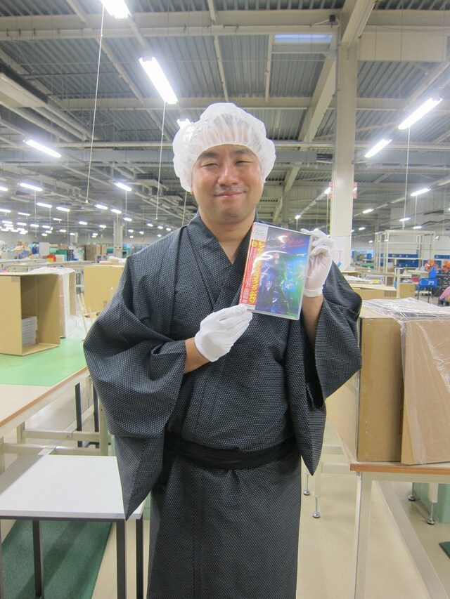 2nd DVD「Live in Japan」を届けるレイザーラモンRG。