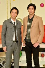 チュートリアル徳井と、速水もこみち（左から）。