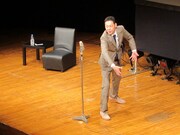 今年2013年の正月に東野が人目を忍んでおかした奇行の様子。