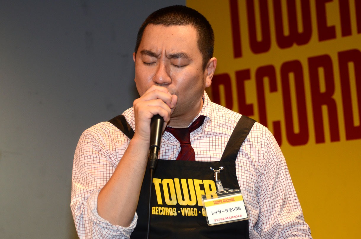 DVD「Live in Japan」発売記念イベントであるあるを披露するRG。