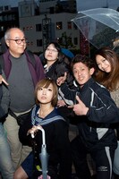 「ニコニコ町会議 in 大阪なんば」の様子。前列中央はクサカアキラ。