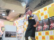 手紙渡すあるあるは「渡すときお辞儀しがち」。