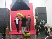 途中、「いけやの衣装のほうがよくない？」と言い出す押見。