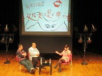 聞かれたことに何でも答える大久保に信頼を寄せているケンコバと杉作。