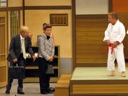 吉本新喜劇「明日に向かって投げろ！」(c)吉本興業