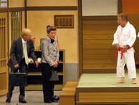 吉本新喜劇「明日に向かって投げろ！」(c)吉本興業