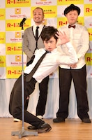 西村ヒロチョ（手前）。