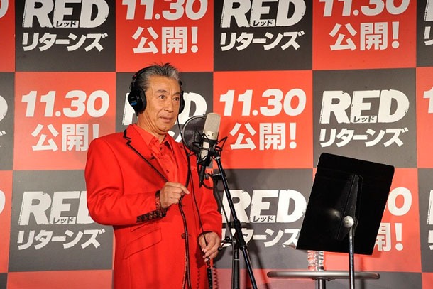 映画「REDリターンズ」の公開CMナレーション収録を行った高田純次。