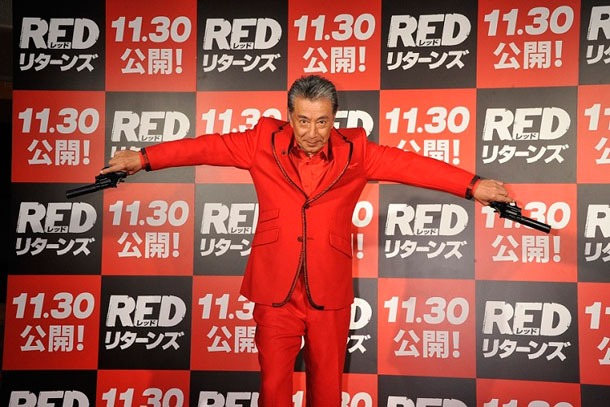 映画「REDリターンズ」の公開CMナレーション収録を行った高田純次。