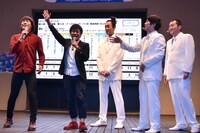 1万枚突破へのアドバイスを授けにきたチーモンチョーチュウ（左）と、グランジ。