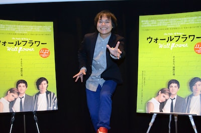 映画「ウォールフラワー」の試写会トークイベントに登場した中山功太。