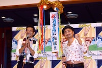 くす玉を割ったどぶろっく。