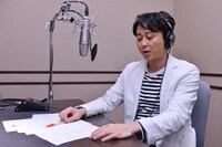 アフラックのテレビCM「ブラックスワンクリスマス」編で声優を務めた有吉弘行。