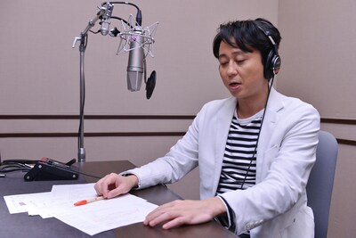アフラックのテレビCM「ブラックスワンクリスマス」編で声優を務めた有吉弘行。