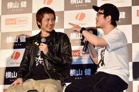 横山健、MINORxU監督（左から）。