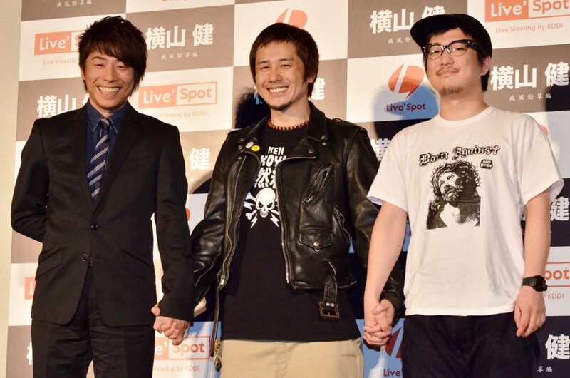 ドキュメンタリー映画「横山健 -疾風勁草（しっぷうけいそう）編-」の公開初日舞台挨拶に登壇した、ロンドンブーツ1号2号・田村淳、横山健、MINORxU監督（左から）。