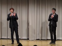 巧みな話術でDVDの購入を勧めるスパローズ。「グランジのDVDも買ってね」とメッセージ。