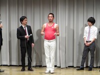 スパローズのDVD発売を記念したエルシャラカーニ・しろうの一発ギャグ「おめでトマト」。