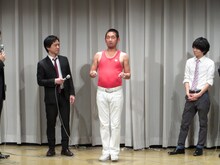 スパローズのDVD発売を記念したエルシャラカーニ・しろうの一発ギャグ「おめでトマト」。