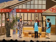 吉本新喜劇「私をハチ高原に連れてって」(c)吉本興業