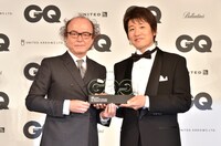 「GQ JAPAN」鈴木正文編集長と、林修（左から）。