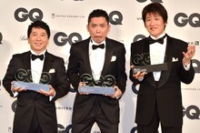 「GQ Men of the Year ＆ the Decade 2013」授賞記者会見に出席した、爆笑問題と、林修（左から）。