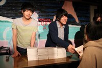 イベント後に実施された握手会の様子。(c)河村正和（フォトプロ）