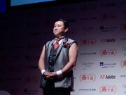 「アクサダイレクト生命 PRESENTS 寿ビデオ大賞 表彰式」に登場したスギちゃん。