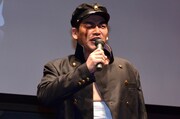 作中のキャラクター・富樫源次に扮して登場したサンドウィッチマン富澤。