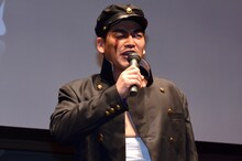 作中のキャラクター・富樫源次に扮して登場したサンドウィッチマン富澤。