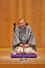 12月13日開催の「タイタンライブ」にスペシャルゲストとして出演する笑福亭鶴瓶。