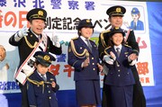藤沢北警察署「交番の日」制定記念イベントに登場したダチョウ倶楽部・肥後、寺門。