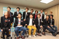 「新・煌～kirameki～Member決定！＆『今年は見るだけじゃない！5upよしもとカウントダウンライブ～ネタあり、歌あり、ダンスあり、ゲームあり、ジャンケン大会あり、卒業あり、いろいろありすぎてもうムチャクチャどす!!～』出演者決定・目玉企画発表」会見。(c)吉本興業