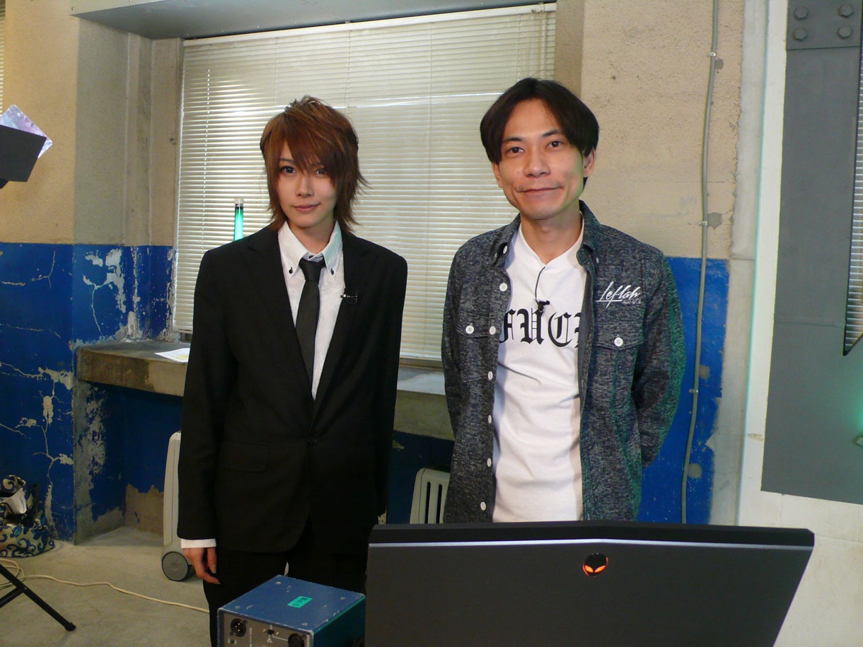 「極めろ！仮想ゲームクラブ」に出演するインパルス板倉とルウト。