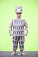 高層ビルに扮する渡辺直美。