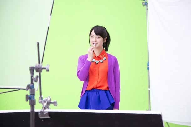 撮影中の佐々木希。