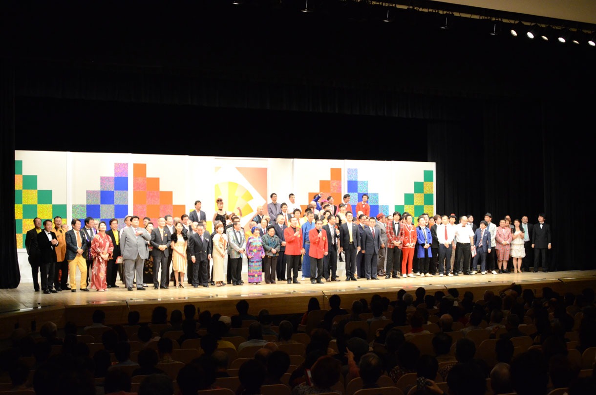 「第44回 漫才大会」夜の部の模様。