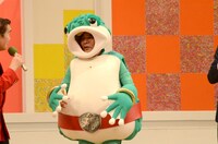 漫才協会非公認キャラクター「ゲロゲーロくん」に扮した青空球児。