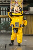 巨大ロボット“ジャイアント・トらやん”(c)吉本興業