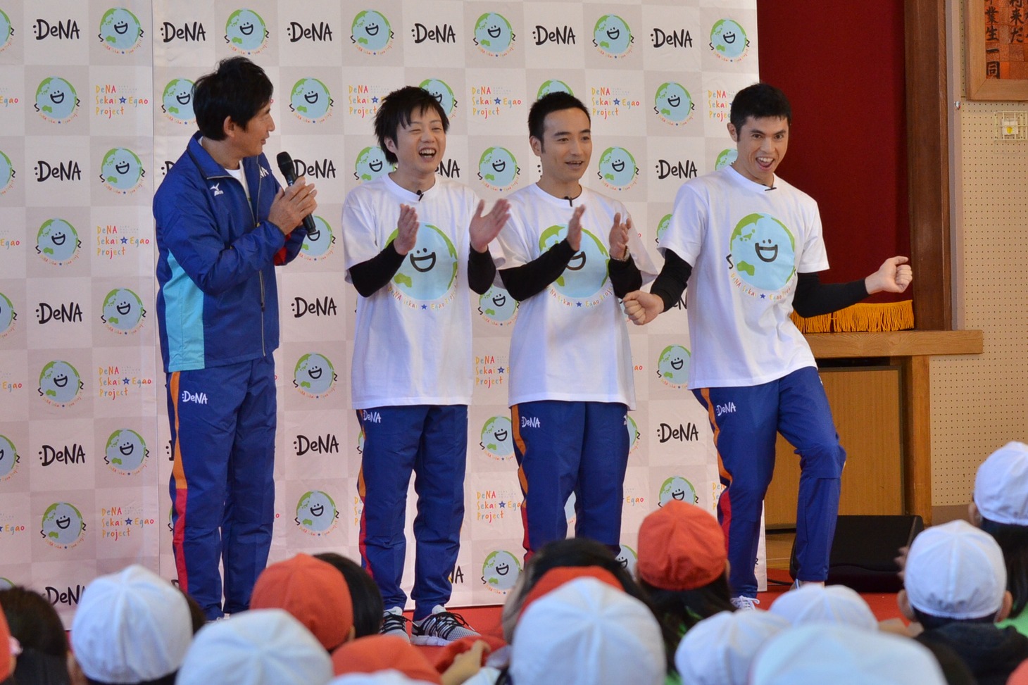 （左から）石田純一、かもめんたる、小島よしお。