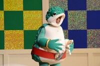 漫才協会会長・青空球児自ら漫才協会非公認キャラ「ゲロゲーロ君」に扮する。