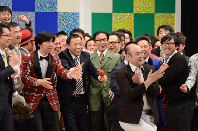 新山ひでやに扮して若手の群れの中から登場した新宿カウボーイ・かねきよ。